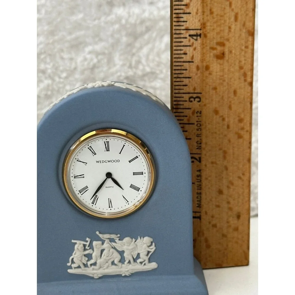 Wedgwood Blue Jasperware Mantle Clock Relief Quartz Desk Clock - New Battery